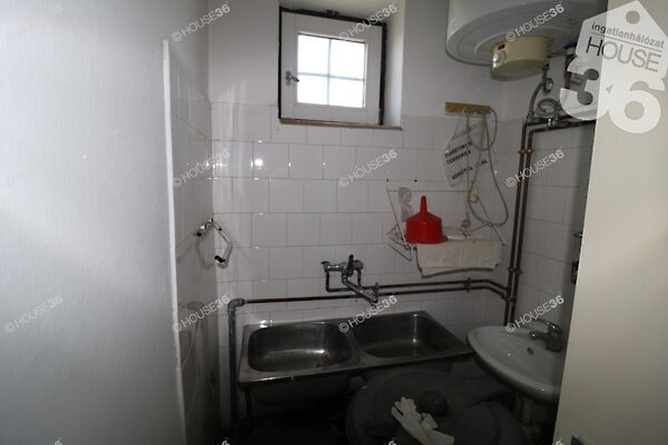 Eladó üzleti Bócsa