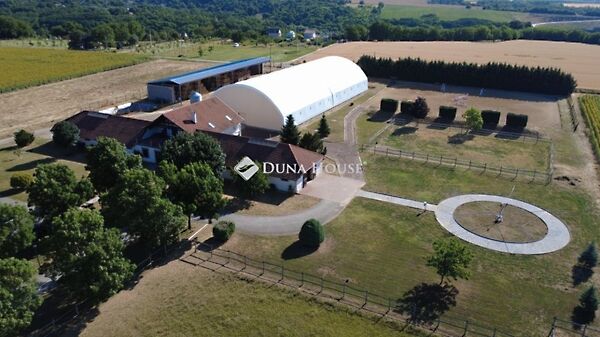 Eladó földterület Pogány