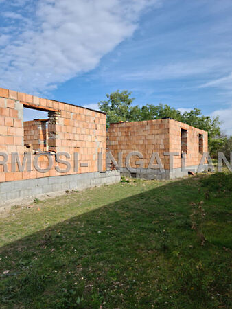 Eladó földterület Mezőkeresztes