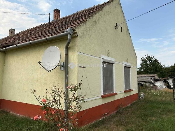 Eladó ház Károlyháza