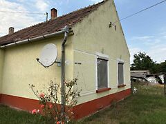 Eladó ház Károlyháza