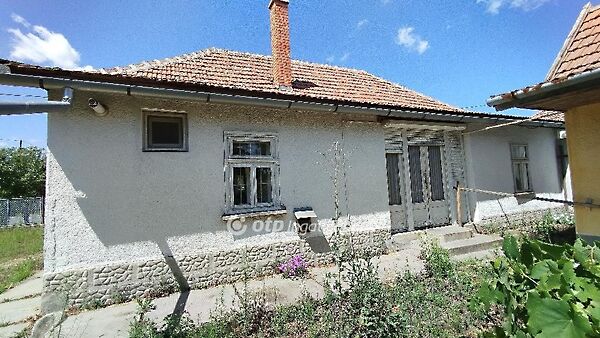 Eladó ház Alattyán