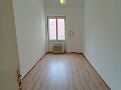 Eladó üzleti Székesfehérvár, Belváros