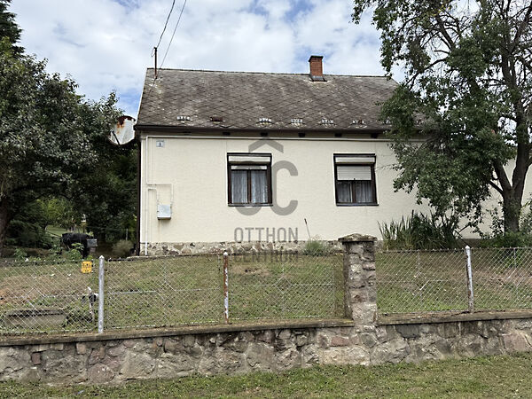 Eladó ház Komló, Gesztenyés