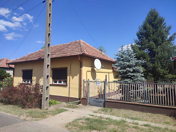 Eladó ház Tiszajenő