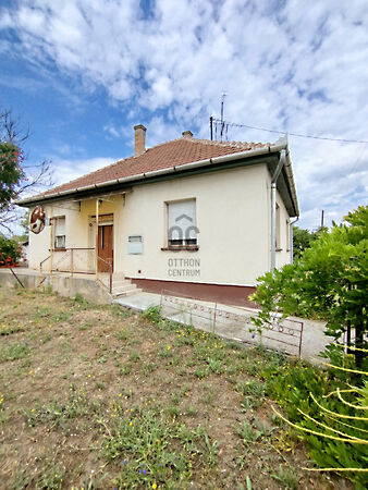Eladó ház Újszilvás