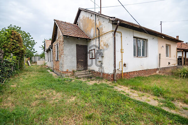 Eladó ház Szekszárd, Újváros