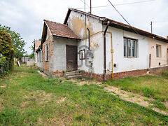 Eladó ház Szekszárd, Újváros