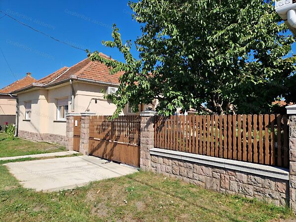 Eladó ház Jászárokszállás