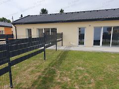 Eladó lakás Győrújbarát