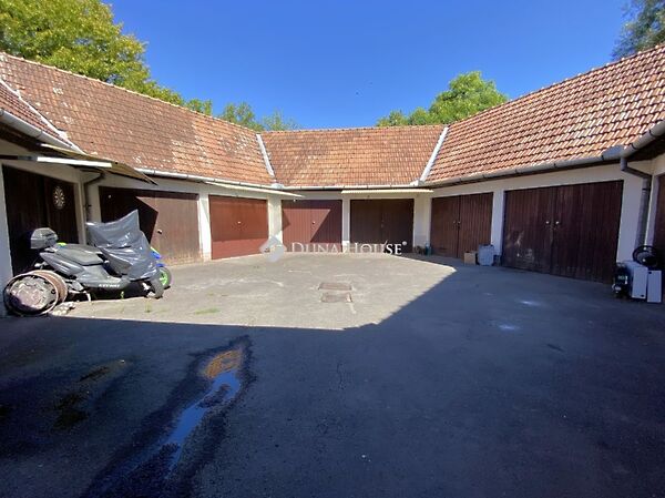 Eladó garázs Békéscsaba