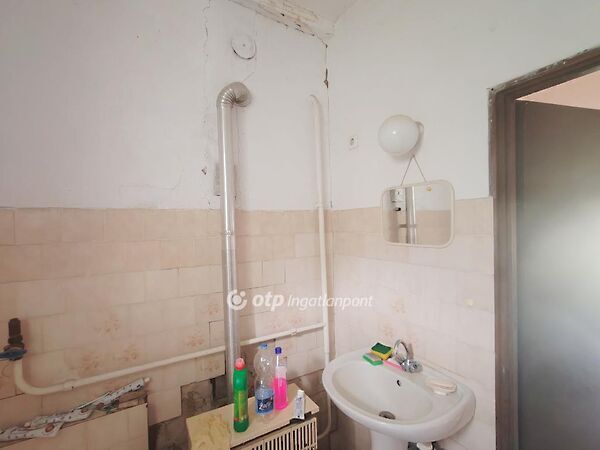 Eladó ház Jászladány