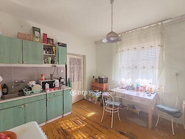 Eladó ház Jászladány