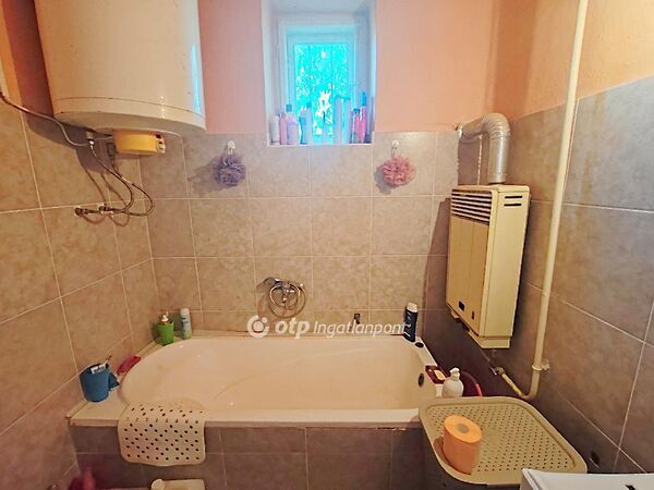 Eladó ház Jászladány