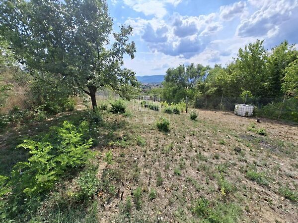 Eladó földterület Vác