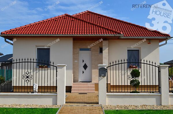 Eladó ház Ballószög