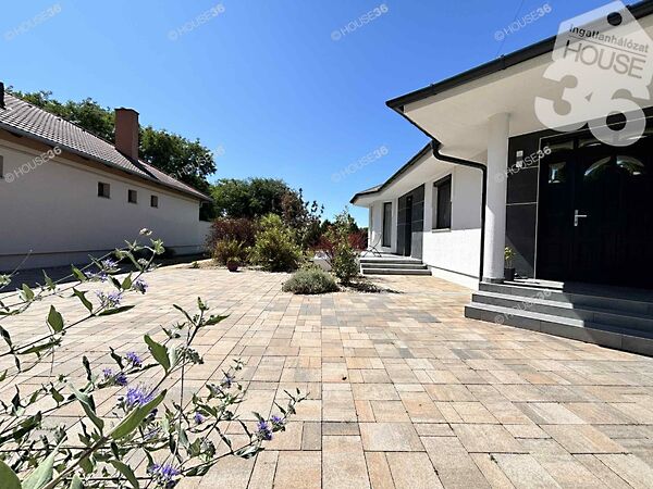 Eladó ház Helvécia