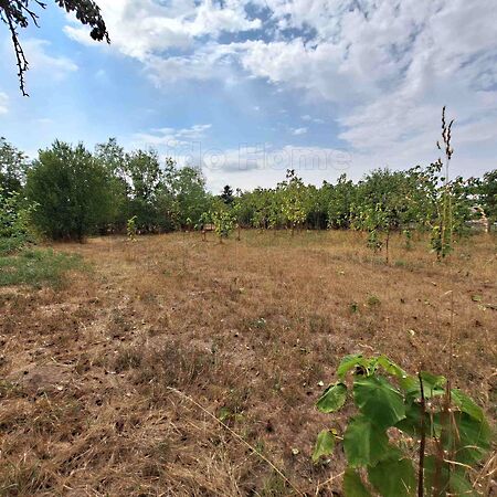 Eladó földterület Mezőkomárom