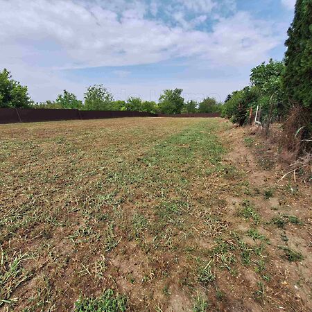 Eladó földterület Mezőkomárom