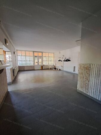 Eladó üzleti Oroszlány