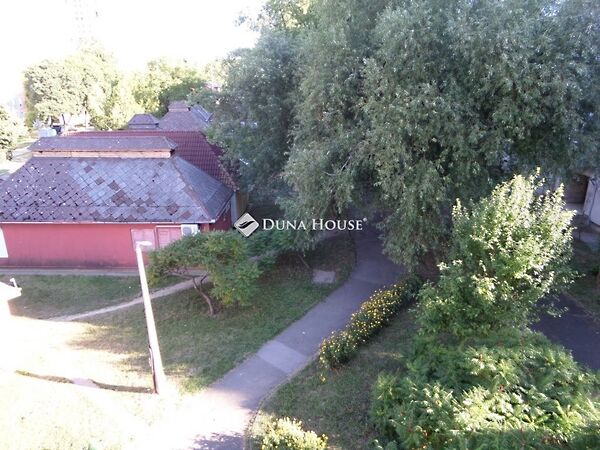 Eladó lakás Komló