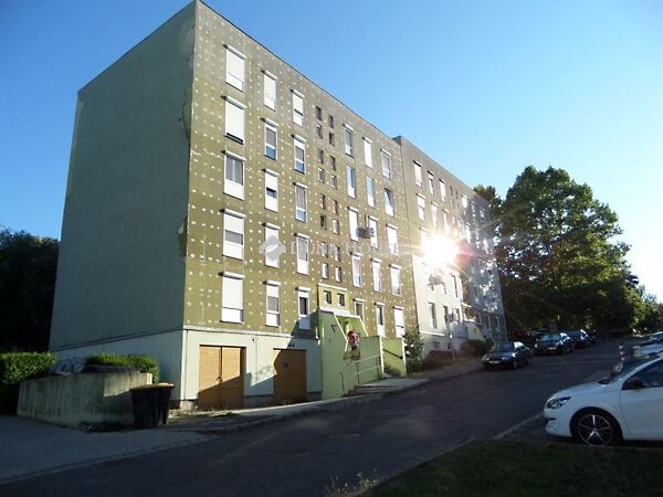 Eladó lakás Komló