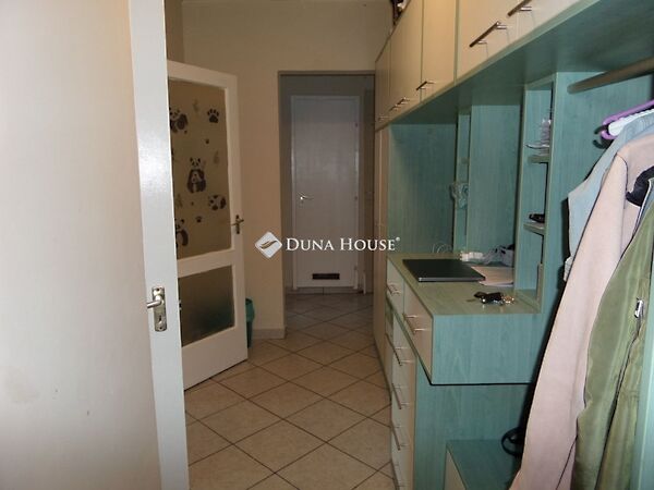 Eladó lakás Komló