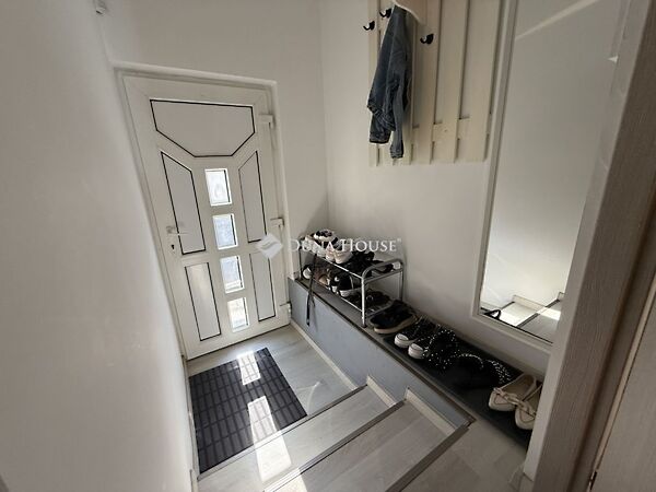 Eladó ház Sóskút