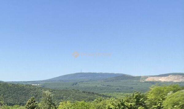 Eladó földterület Bajót