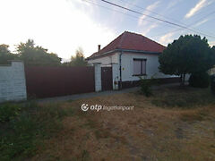Eladó ház Kecel
