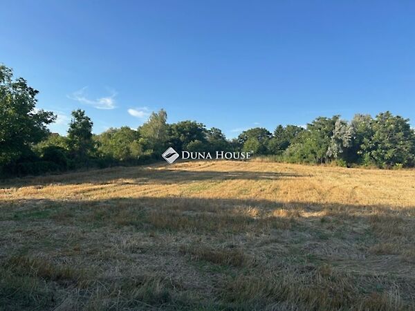 Eladó földterület Óbarok