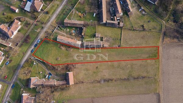 Eladó földterület Patak