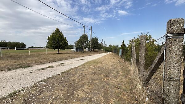 Eladó földterület Dad