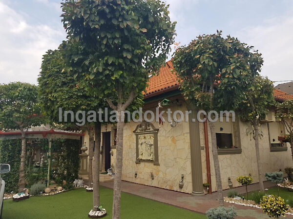 Eladó ház Budapest, XXI. kerület, Királyerdő