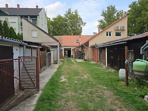 Eladó garázs Kaposvár, Belváros