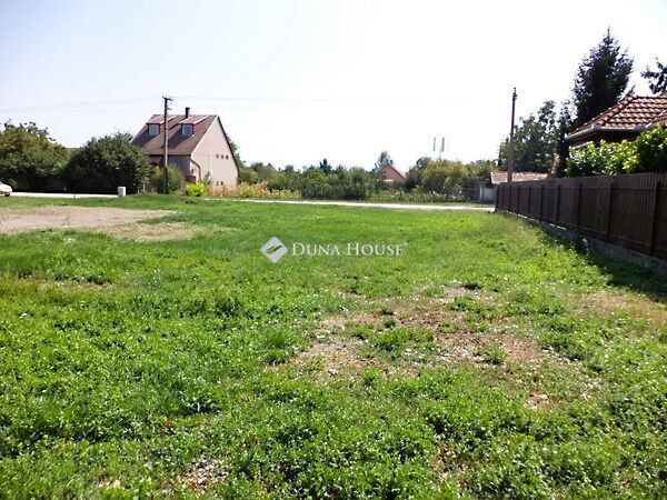 Eladó földterület Pusztaszabolcs