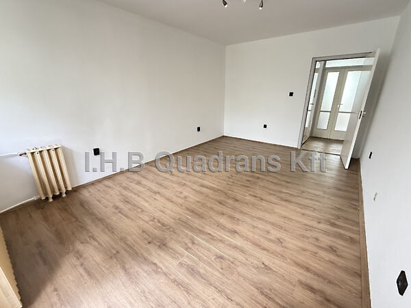 Eladó lakás Paks