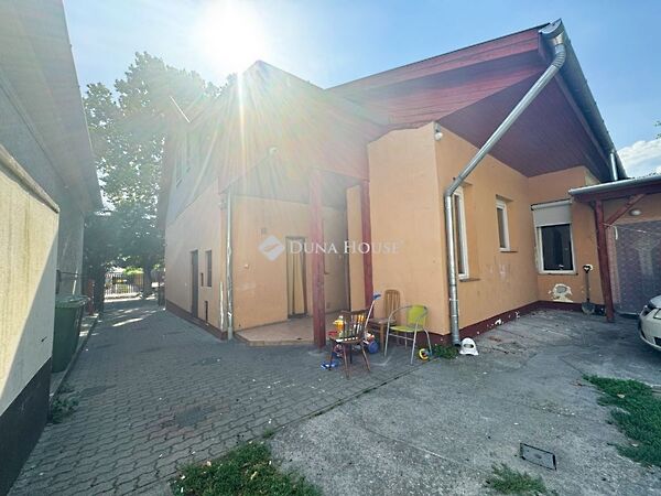 Eladó ház Budapest, XV. kerület