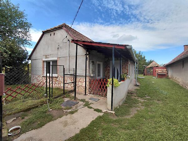 Eladó ház Császár