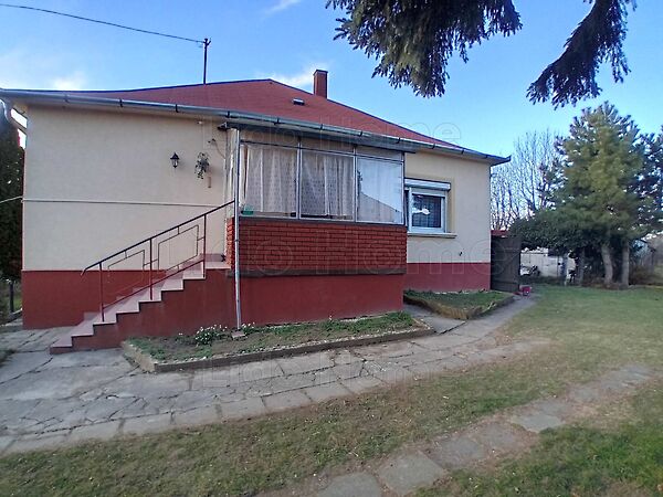 Eladó ház Szentgál