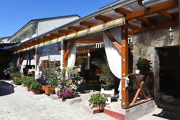 Eladó üzleti Herend