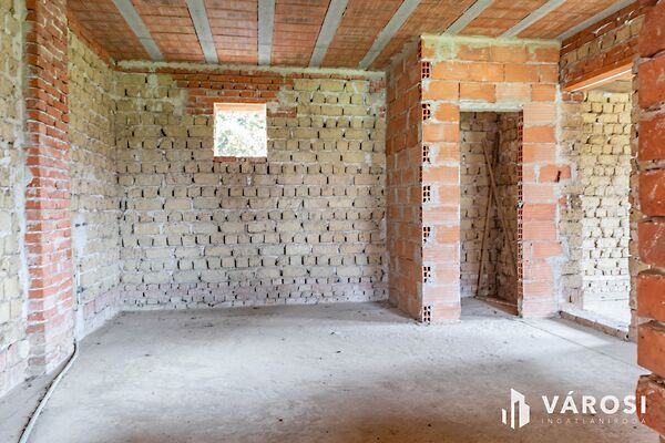 Eladó ház Újiráz