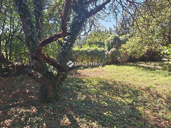 Eladó földterület Sé