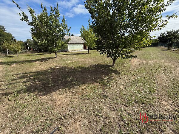 Eladó földterület Pázmándfalu