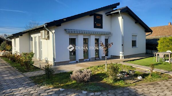 Eladó ház Baracska