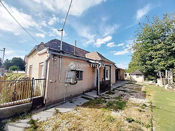 Eladó ház Naszály