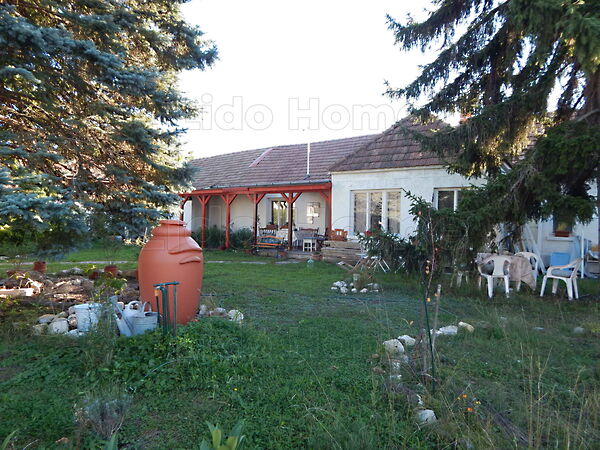 Eladó ház Pécsely