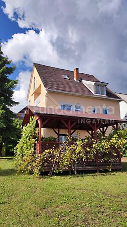 Eladó nyaraló Markaz