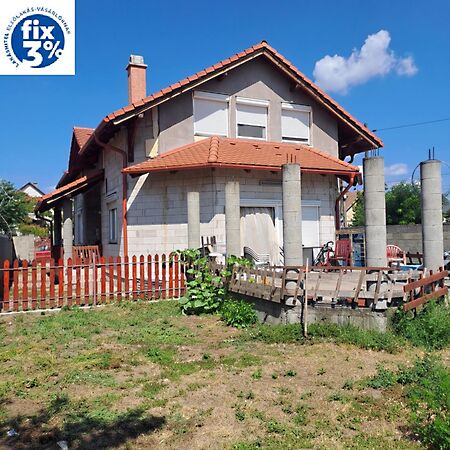 Eladó ház Monor, Kertváros