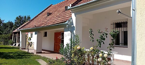 Eladó ház Bakonyság